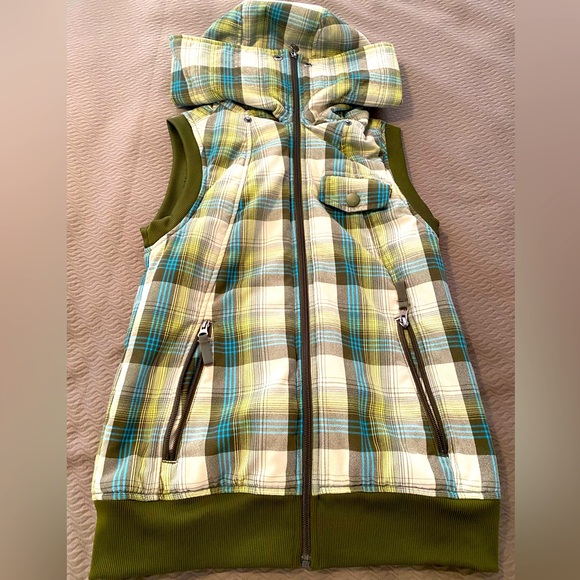 Burton Jackets & Blazers - EUC Burton Dryride hoodie vest lined quilted snap collar zip pockets snowboard